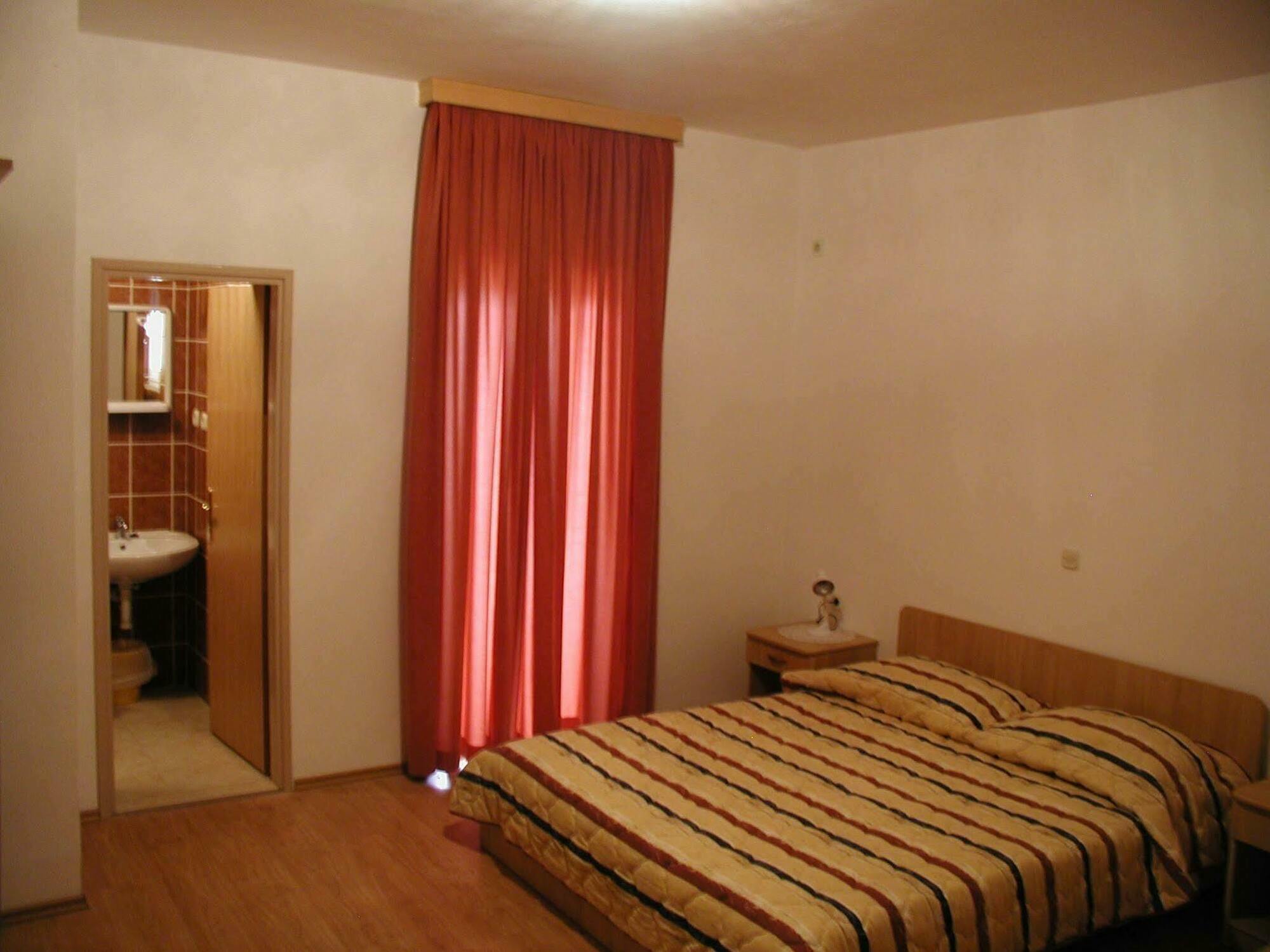 Hotel Tony Pag Town Habitación foto